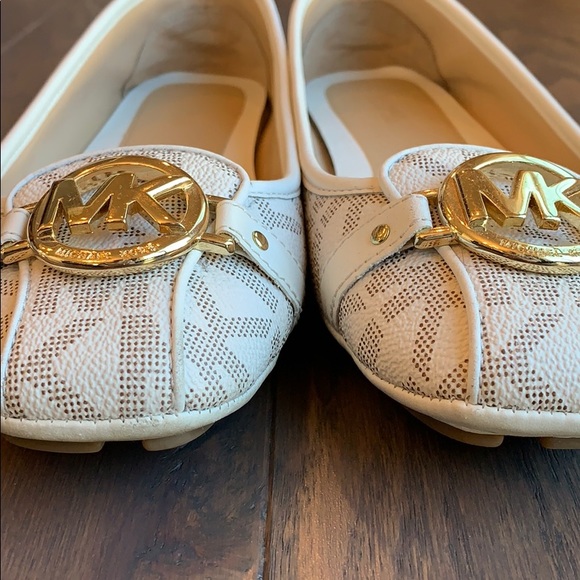 ⭐️MK Michael Kors Flats⭐️ - Picture 2 of 7